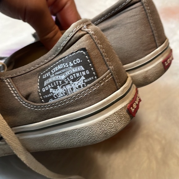 Levi’s Strauss Co. Woman’s Grey Low Top‎ Tennis Shoes Size 8 - Picture 3 of 6